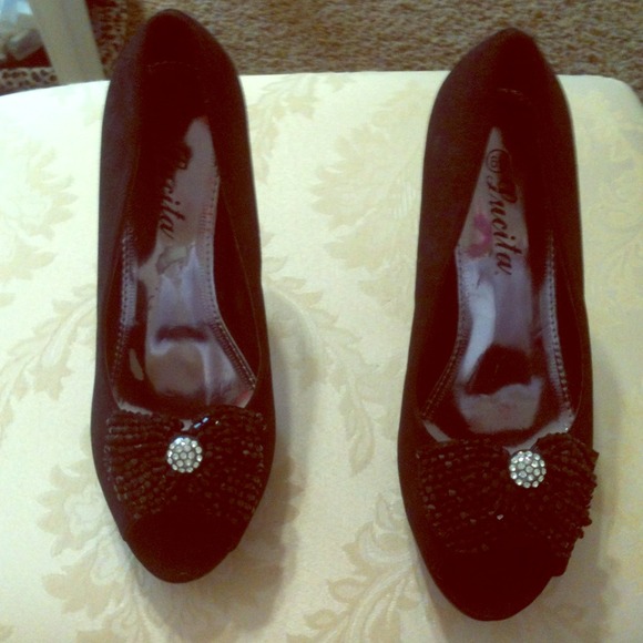 Shoes - Picture 1 of 3