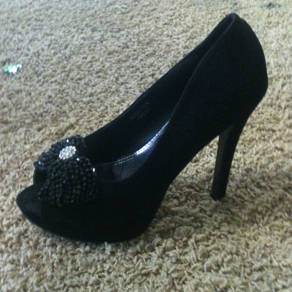 Shoes - Picture 2 of 3