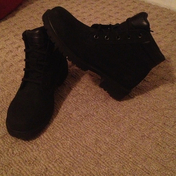 🔴RESERVED🔴Black timberland boots!