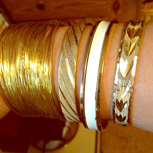 Bracelets!!!! Willing to bundle. $2,$3,$4,$6 - Picture 1 of 4