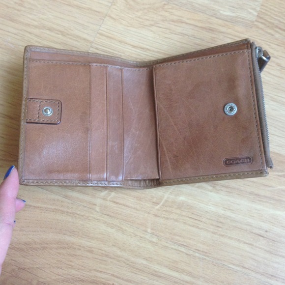 Authentic Coach leather wallet - Picture 2 of 2