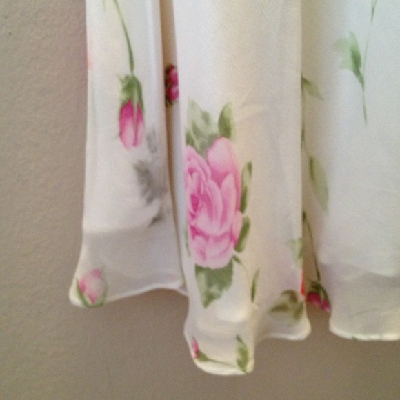 🔖**SOLD IN BUNDLE** 🔖 Silk Floral Dress - Picture 3 of 4