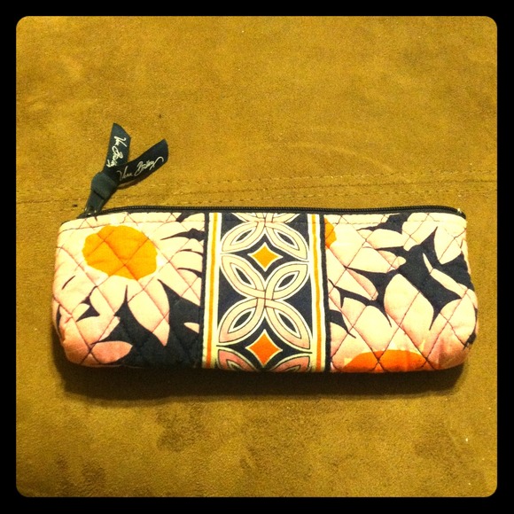 **SOLD** Vera Bradley small makeup bag