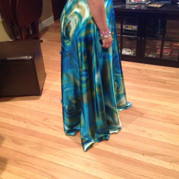 Great prom dress!!! Selling this for someone else.