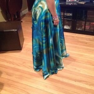 Great prom dress!!! Selling this for someone else.