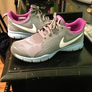 Nike Comfort Footbed Sneakers