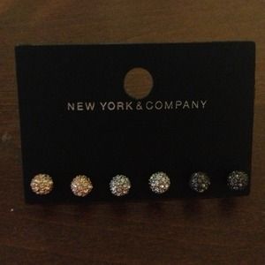 Stud ball earrings