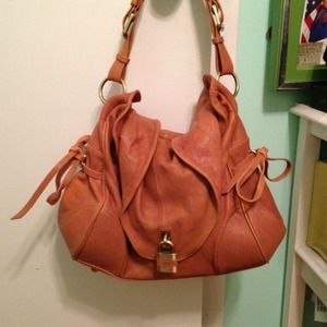 @Ruizmel1 Sorial Handbag & Guess Wedge Bundle