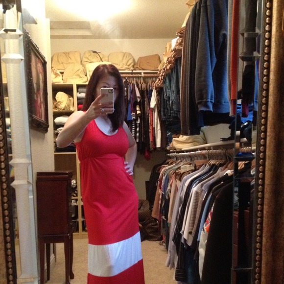 Dresses & Skirts - Red sleeveless maxi dress