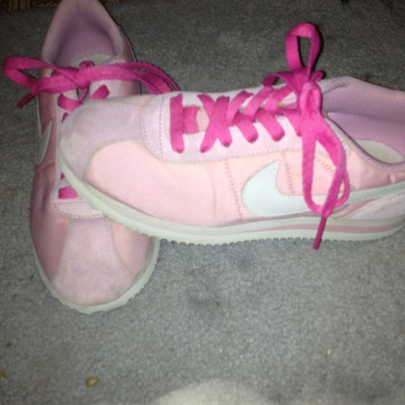 **** price cut***Size 5 Nike Cortez