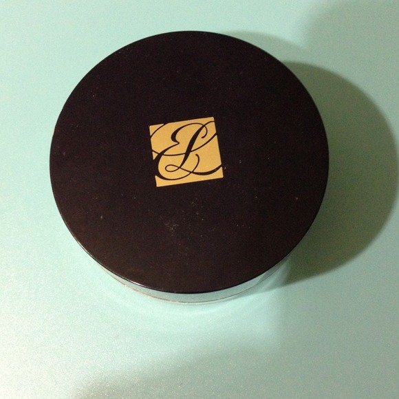 Estée Lauder powder