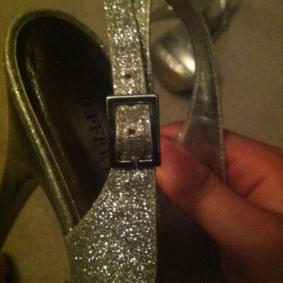 Silver heels size 6 only worn once. - Picture 3 of 3