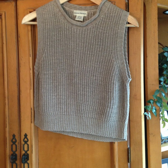 Banana republic short cableknit vest.