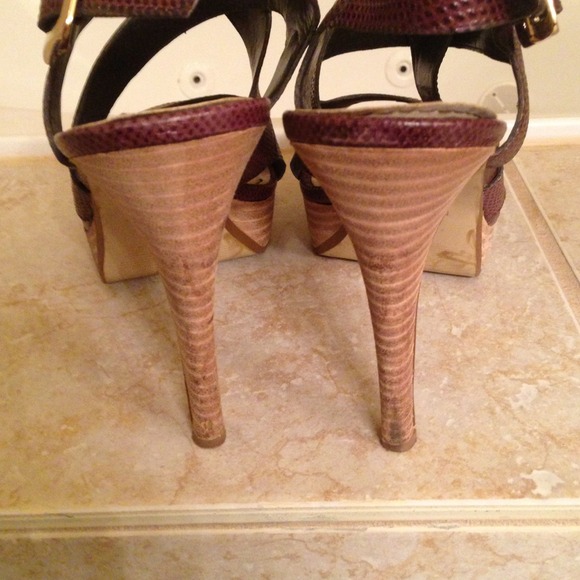 4 1/2 inch brown leather heels. - Picture 2 of 4