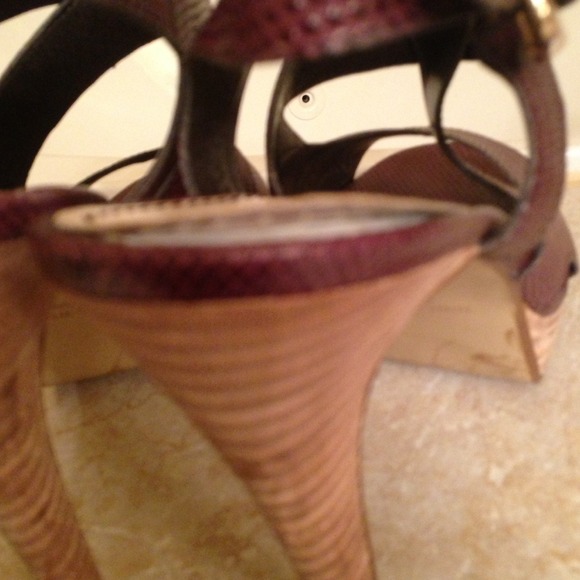 4 1/2 inch brown leather heels. - Picture 3 of 4