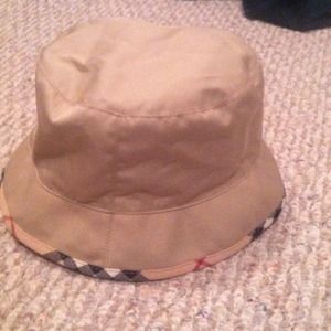 Burberry Rain Bucket Hat reserved @weiwei