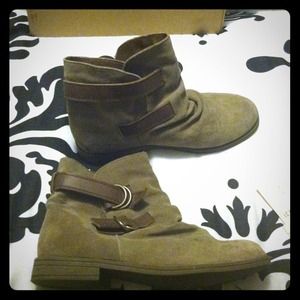 Sonoma size 7 suede booties