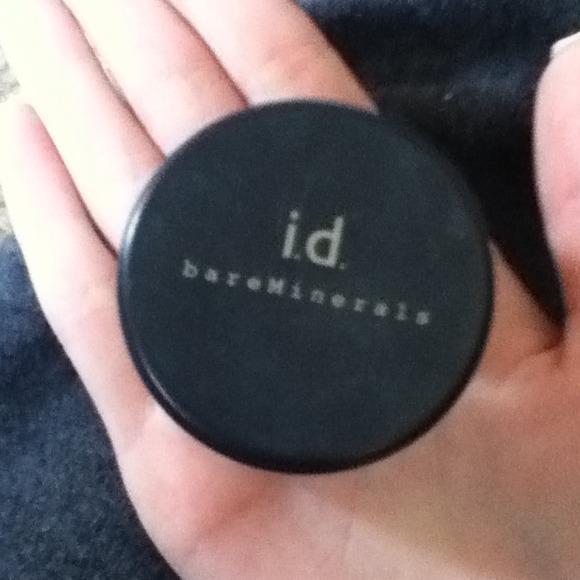 Medium beige bare minerals ID