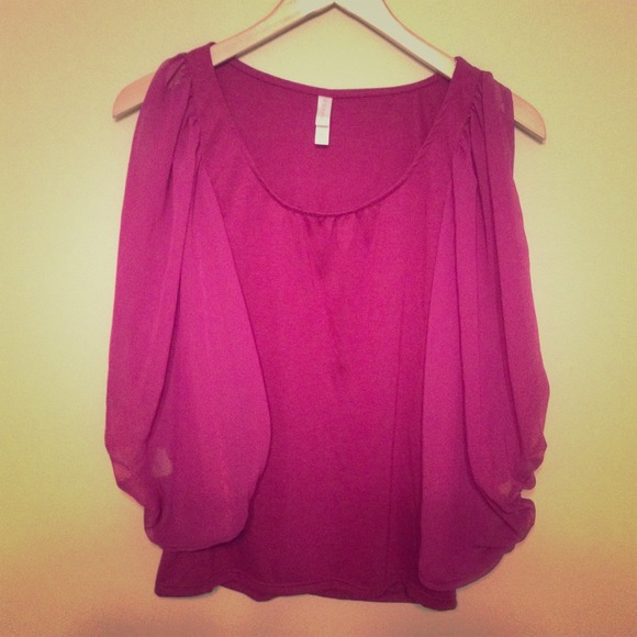 💜💜SOLD⭐⭐Target Xhilaration Open Sleeve top
