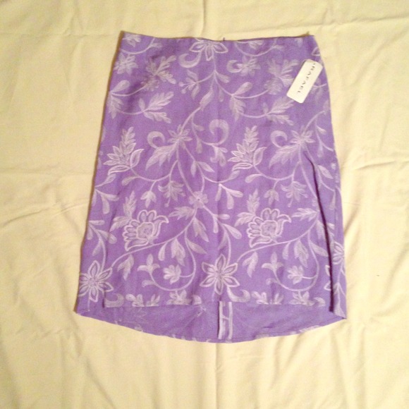 Size 10 Rafael hi-low skirt