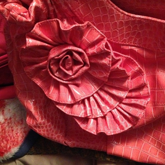 💢SOLD💢 Very cute coral purse! - Picture 2 of 3