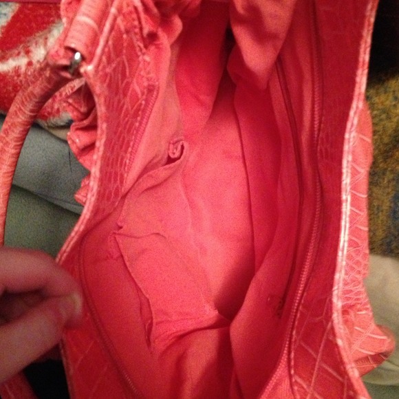 💢SOLD💢 Very cute coral purse! - Picture 3 of 3