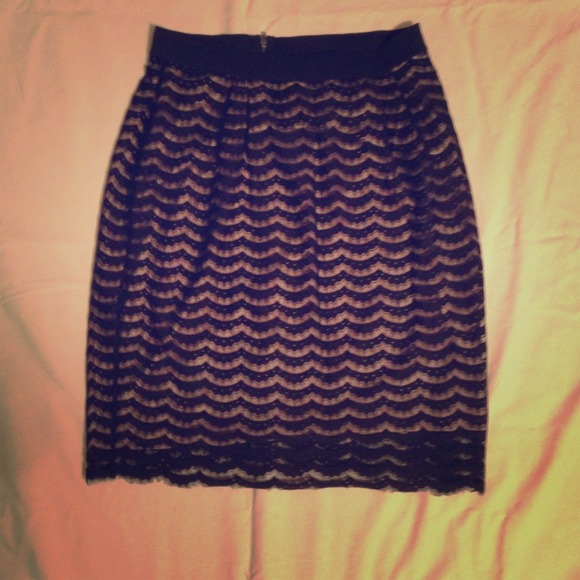Never worn M lace skirt with cream lining