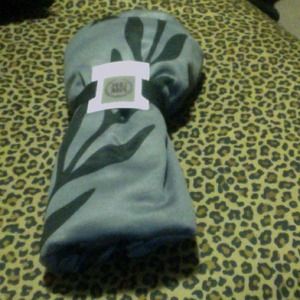 New!!! Victoria Secret Pink stadium blanket