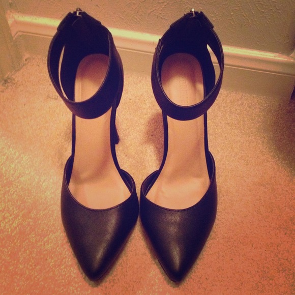 Black leather ankle strap pumps