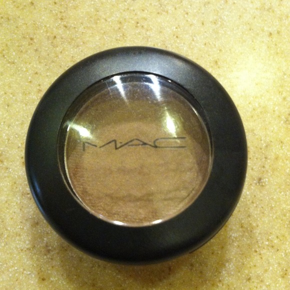 SOLD - MAC Eyeshadow in ERA