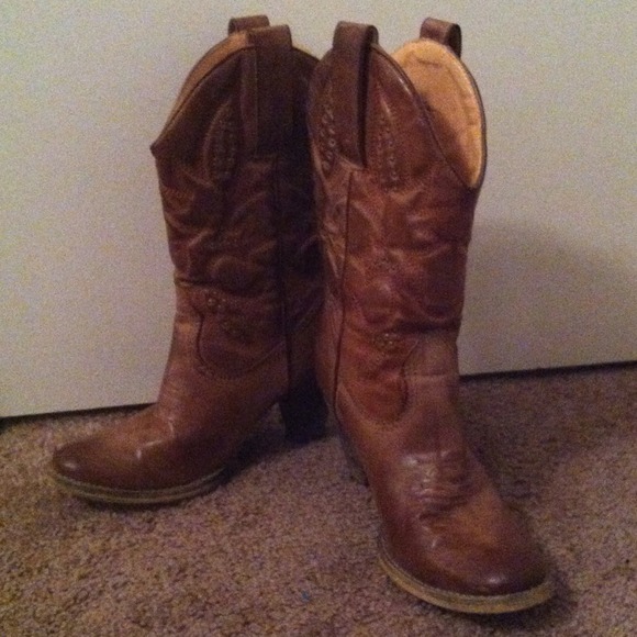 🎉REDUCED🎉 Volatile cowboy boots 😍
