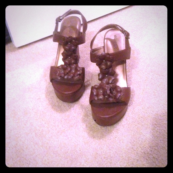 Adorable brown flower wedges