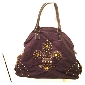 Fleur De Lis Hobo-Style Purse...an eye-catcher!