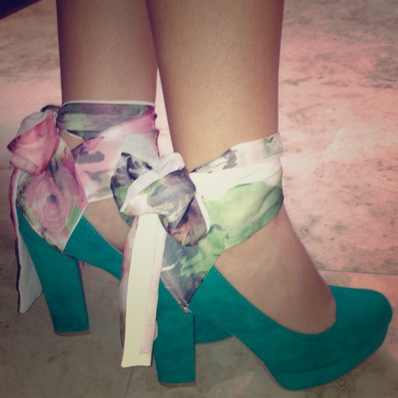 Heel wraps .. Shoe not included