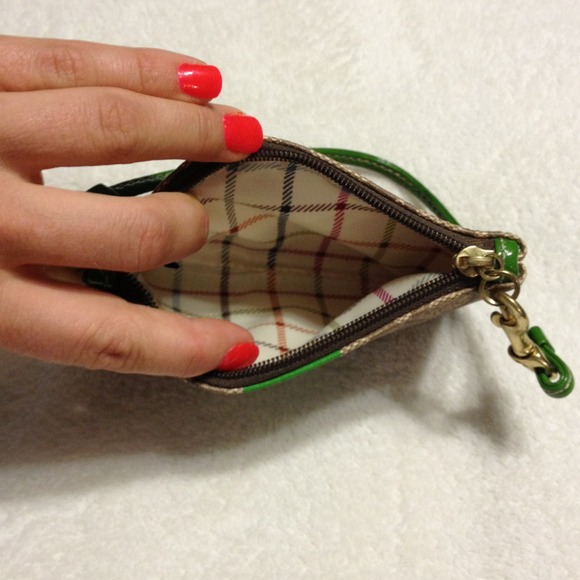 🔷🔶SOLD🔶🔷 Authentic Coach Clutch - Picture 2 of 3