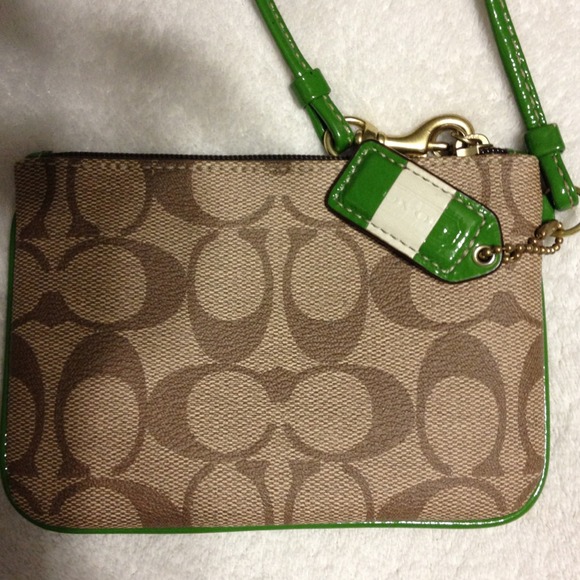 🔷🔶SOLD🔶🔷 Authentic Coach Clutch - Picture 3 of 3