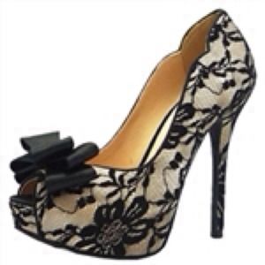 Super hot lace heels. 4" and only for $30