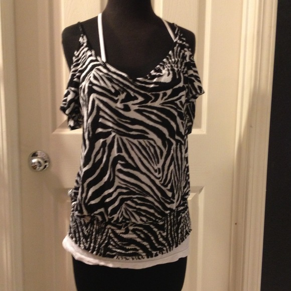 Deep V, open shoulder sleeve