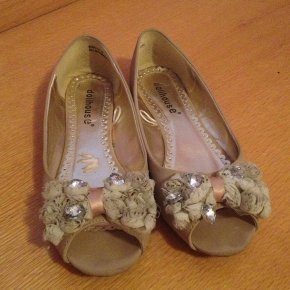 Flower flats