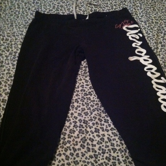 Black Aeropostale logo sweat capris