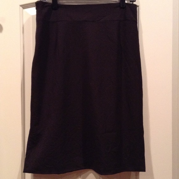 Banana Republic Size 6 black pencil skirt