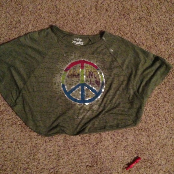 Mudd green shirt with peace sign