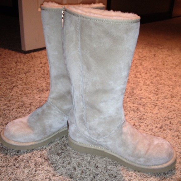 UGG Boots - Tan Uggs-Dress Bundle