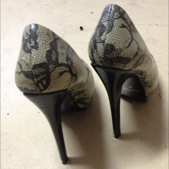 Aldo Beige Lace Platform Pumps - Picture 2 of 4