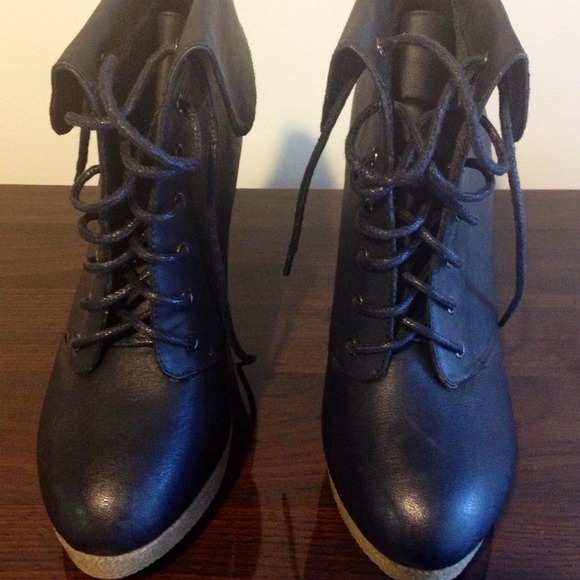 Black leather laced up bootie