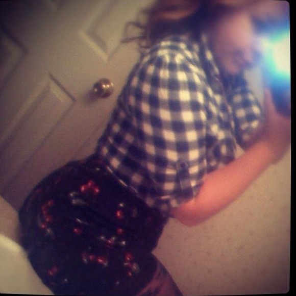 Vintage high-waisted cherry skirt.