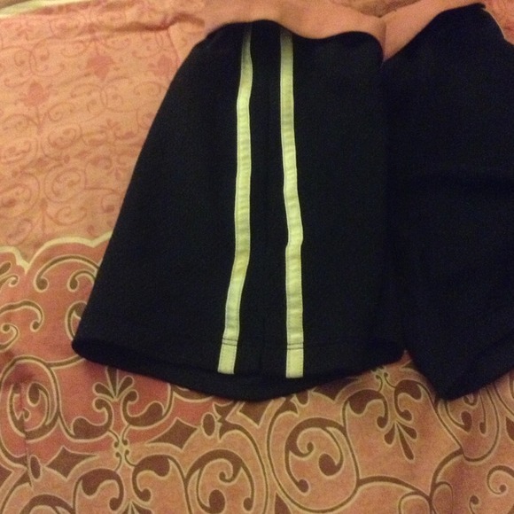 Champion shorts with white stripe on side - Picture 2 of 3