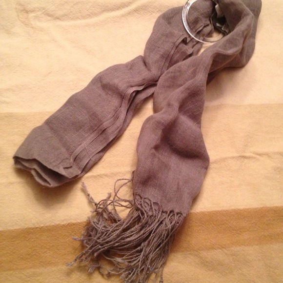 Linen look grey scarf