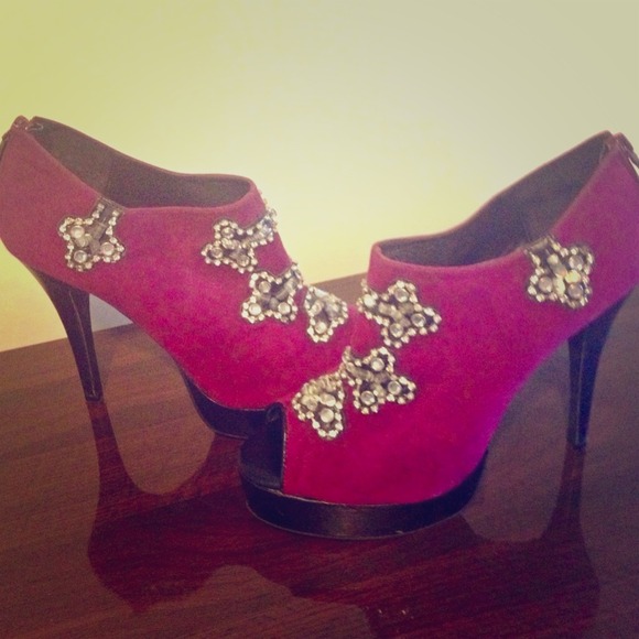 Dollhouse open toe suede bootie