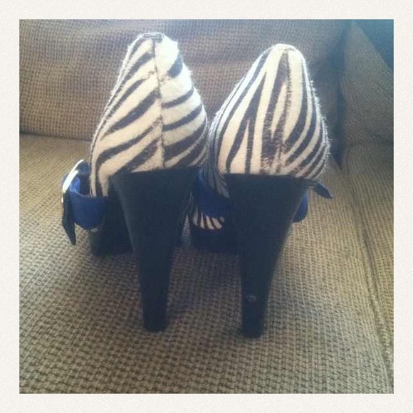 N.Y.L.A. extravaganza pump - Picture 2 of 3